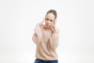 woman-suffering-from-noise